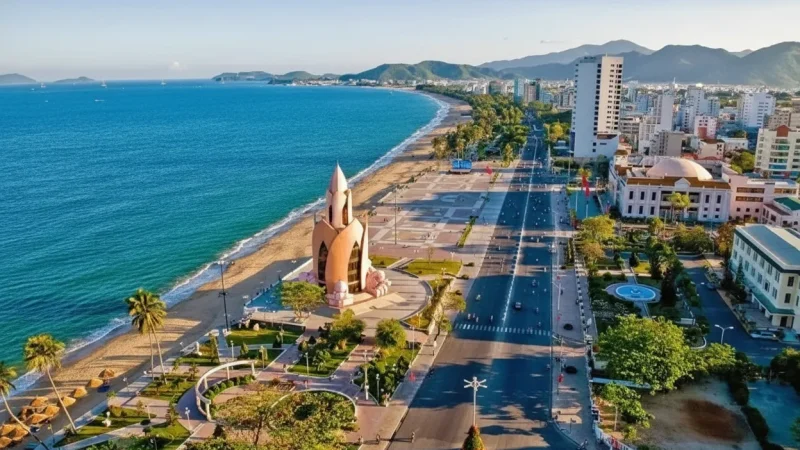 Tran Phu Street – Main seaside street(5)