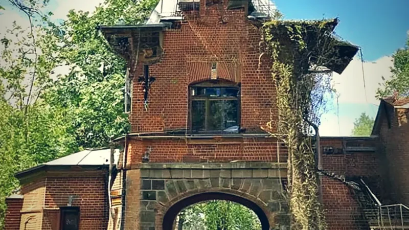 Tsar’s Palace Ruins(4)