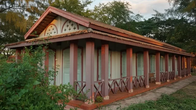 TukDaeng (Red Building)(1)