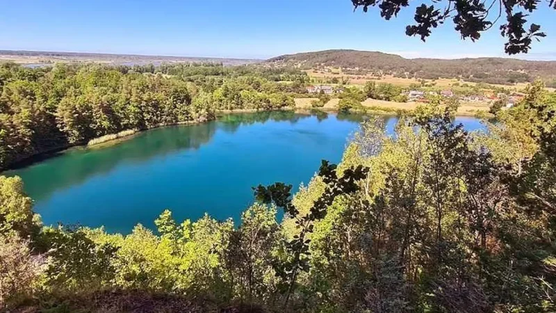 Turquoise_Lake_02