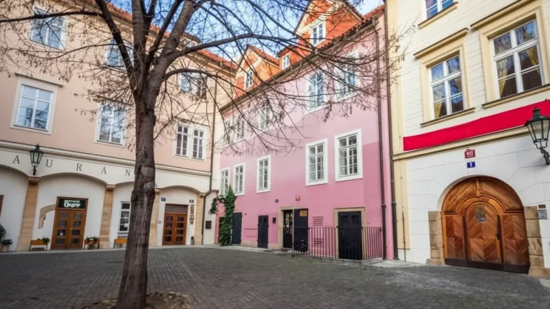 Týn Courtyard – Quiet Historic Area(3)