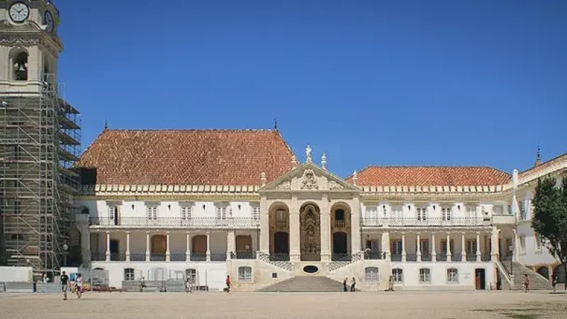 University Courtyard – Panoramic city views(2)