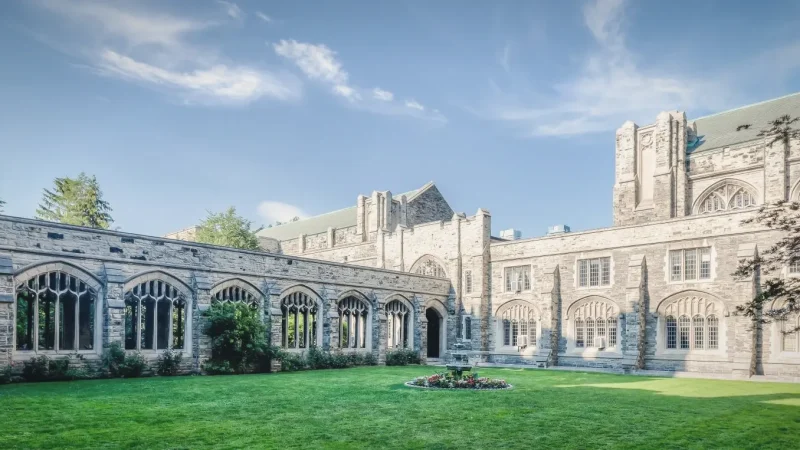 University of Toronto St George Campus – Historic buildings & green spaces(4)