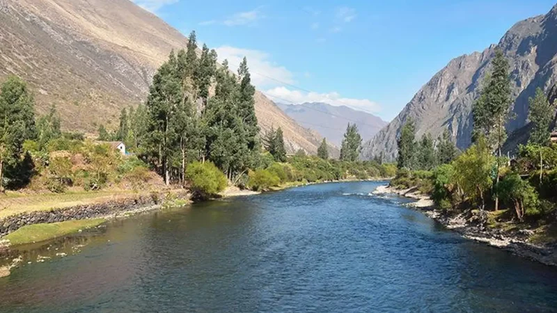 Urubamba_River_–_Scenic_riverside_views__04