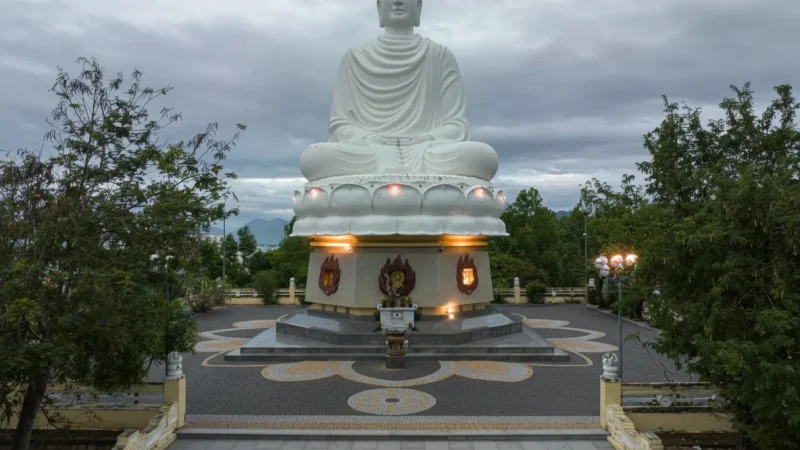 Van Son Pagoda – Hillside temple with ocean views(1)