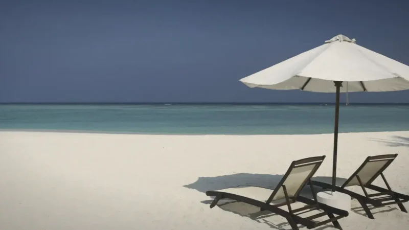 Velassaru Main Beach – Wide, soft-sand beach ideal for swimming(2)