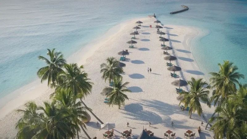 Veligandu Long Beach – A beautiful white-sand beach ideal for swimming(2)