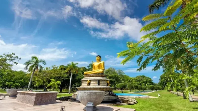 Viharamahadevi Park1