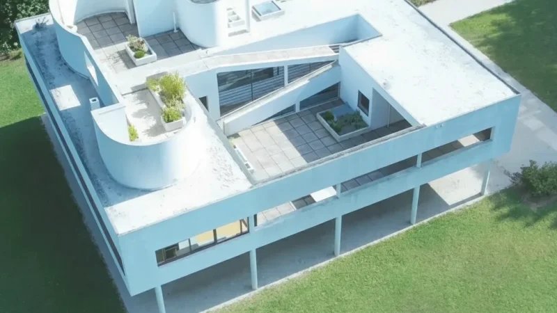 Villa Savoye – Modernist architectural landmark(2)