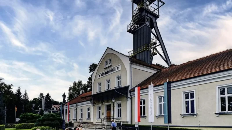 Visitor_Centre_01