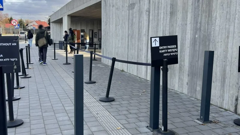 Visitor_Information_Centre_01