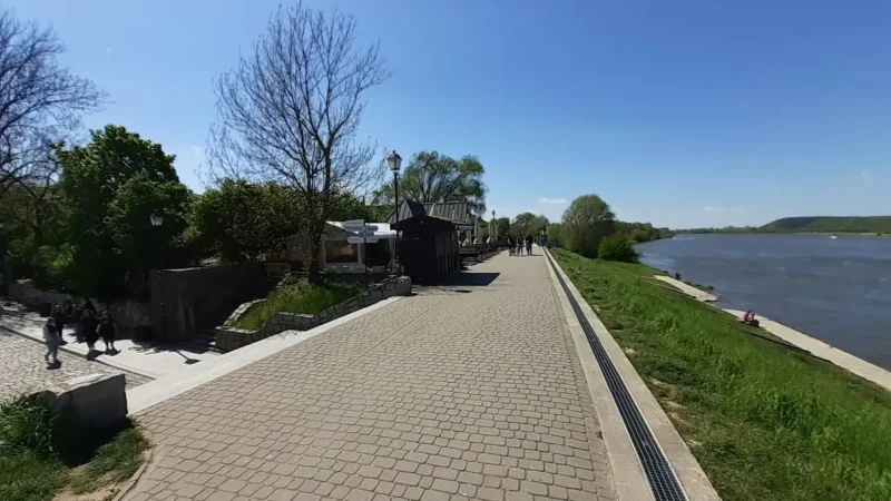 Vistula_River_Promenade_04