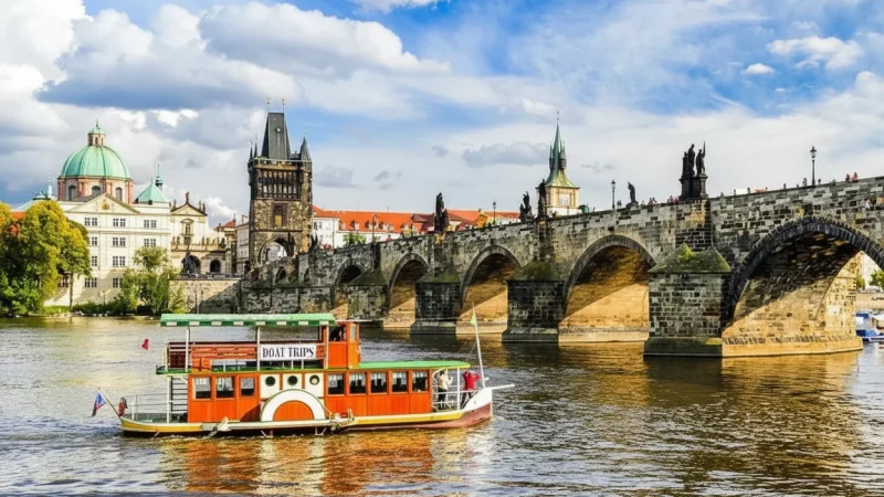 Vltava River Walk – Riverside paths and calm views(1)