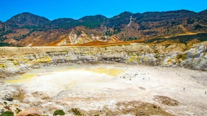 Volcanic_Thermal_Springs_03