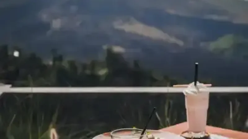 Volcano Café Route 6