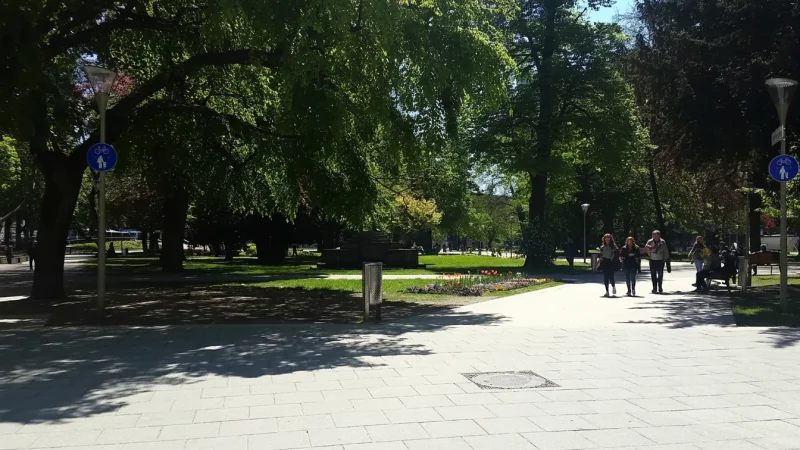 Volksgarten Linz – Central Green Space(3)