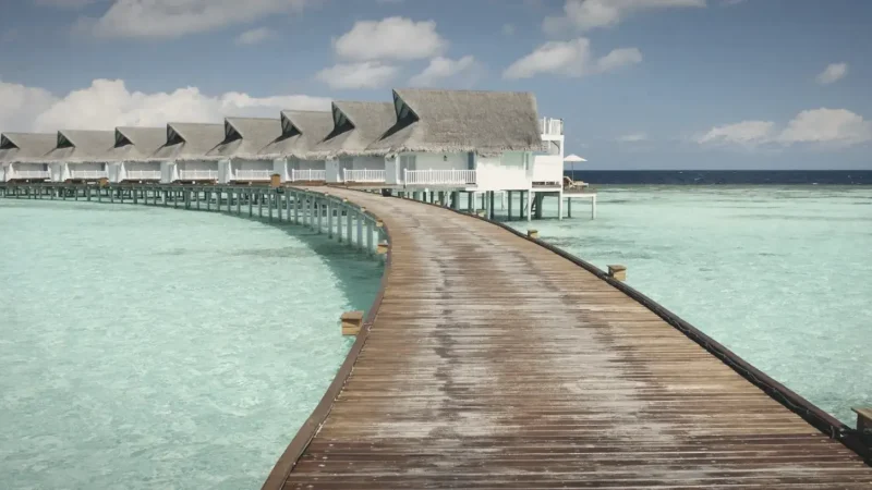 Water Villa Walkway – A picturesque ocean-view path(5)