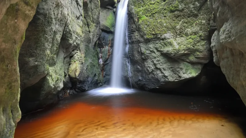 Waterfall Area – Small seasonal waterfall(3)