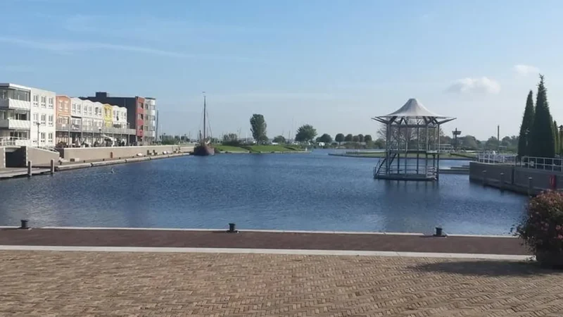 Waterfront_Boulevard_&_Beach_02