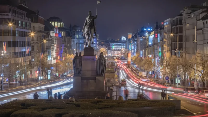 Wenceslas Square – Main boulevard with shops and culture(2)