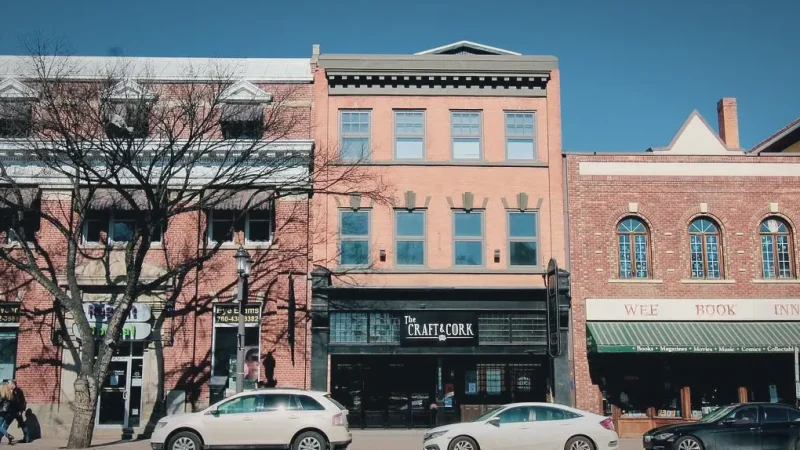 Whyte Avenue – Shopping & dining street(3)