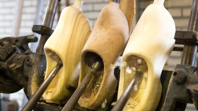 Wooden_Shoe_Factory_04