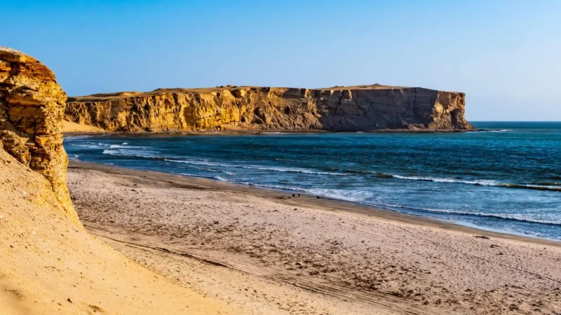 Yumaque_Beach_–_Quiet_scenic_beach__01
