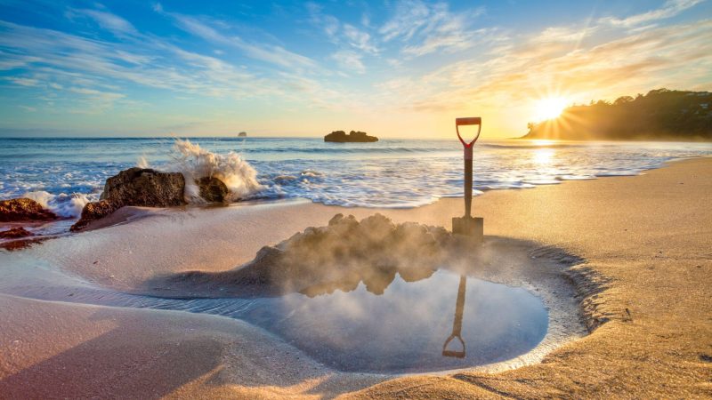 hot-water-beach-sunrise-thermal-pool-coromandel-nz